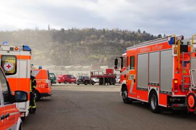 Stuttgart: Unfall beim Laden von Gefahrgut in Kernen-Rommelshausen sorgt fuer Feuerwehreinsatz in Stuttgart